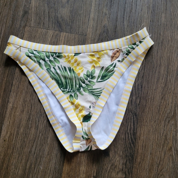 Gianni Bini Other - Tropical Print Swim Bottoms